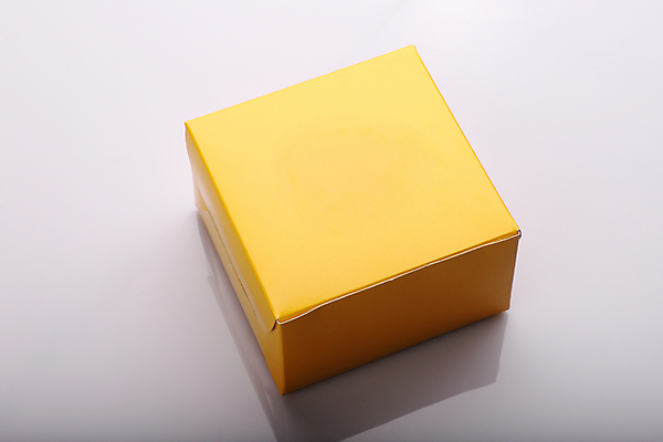 포토 JPG 해외이미지 종이 포장 사람없음 상자 반사 노란색 공백 신용카드 상품 컨테이너 오브젝트 싱글 팩 패키지 수납 판지 목업 해외포토 산업 컬러 금융 화장품 파일형식 이미지허브