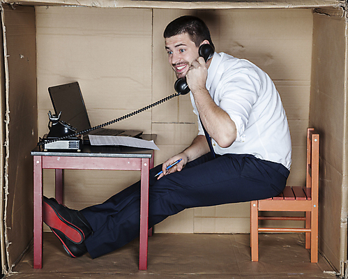 포토 JPG 해외이미지 전신 백인 남자 의자 탁자 한명 앉기 성인 옆모습 노트북 상자 사무실 업무 비즈니스맨 전화기 갇힘 답답함 성인남자한명만 해외포토 서양인 1 뷰포인트 가구 비즈니스 모션 사람 전자제품 작업 직장인 감각 남자한명만 성인남자만 파일형식 이미지허브