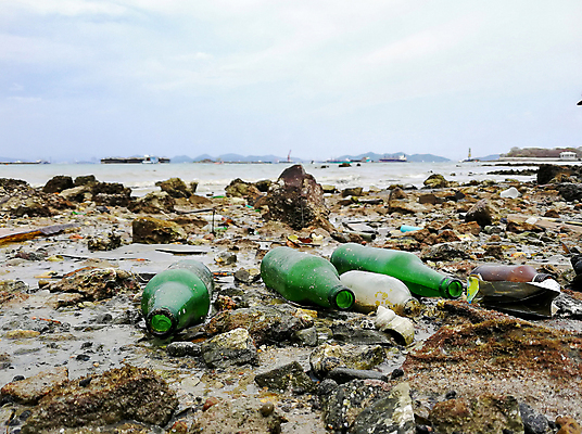포토 JPG 해외이미지 종이 모래 바다 섬 백그라운드 자연 산 사람없음 물 쌓기 환경 재활용 손상 쓰레기 폐기물 위험 플라스틱 청소 버리기 문제 낭비 무생채 생태학 해외포토 자연요소 교육 컨셉 모션 재질 친환경 생태계 파일형식 이미지허브