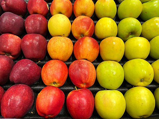 포토 JPG 해외이미지 전통 라이프스타일 잡화 음식 과일 비즈니스 선반 건강 종류 사람없음 내부 빨간색 초록색 쇼핑 컬러풀 노란색 판매 세일 쌓기 바구니 상점 신선 시장 선택 구매 사과 상품 쇼핑몰 통로 날것 소매 슈퍼마켓 매각 숙성 줄서기 해외포토 컬러 가구 컨셉 모션 생활 파일형식 이미지허브