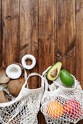 포토 JPG 해외이미지 오렌지 실내 사람없음 하이앵글 자연보호 그린캠페인 사과 에코 친환경 담기 코코넛 아보카도 친환경제품 카피스페이스 제로웨이스트 나무배경 네트백 해외포토 캠페인 뷰포인트 백그라운드 가방 과일 모션 자연 내부 환경 공백 보호 사회이슈 파일형식 이미지허브