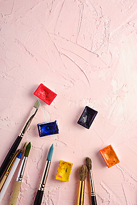포토 JPG 해외이미지 종류 미술 취미 사람없음 여러개 물감 붓 그림붓 카피스페이스 분홍색배경 해외포토 분홍색 다수 백그라운드 문화예술 공백 미술도구 파일형식 이미지허브