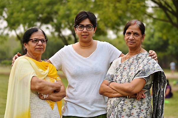 포토 JPG 해외이미지 라이프스타일 공원 여자 노년 딸 행복 백그라운드 비즈니스 사업가 가족 관계 자연 성공 엄마 휴가 함께함 3 사랑 미소 사람 앉기 성인 야외 세명 여름 힘 기쁨 업무 은퇴 인도인 보케 소셜 옛날 노화 해외포토 외국인 직업 계절 공공시설 감정 컨셉 모션 표정 동양인 생활 작업 생태계 파일형식 이미지허브