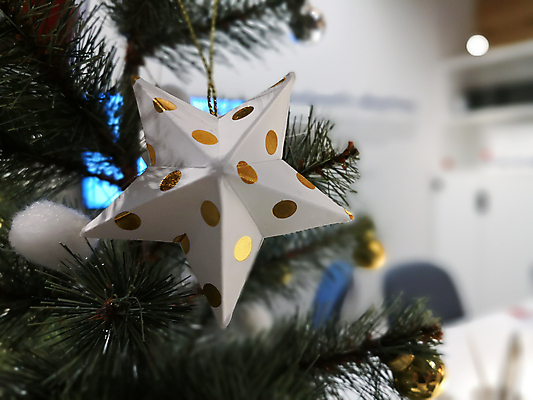 포토 JPG 해외이미지 나무 템플릿 전통 디자인 계절 별 리본 종이 백그라운드 크리스마스 겨울 휴가 전등 새로움 선물 사람없음 장식 빨간색 초록색 빛 상자 컬러풀 장난감 노란색 봄 방 흰색 나뭇가지 축하 소나무 점 황금 우아함 소프트포커스 12월 연도 아래 활 질감 보케 엽서 리빙 해외포토 자연요소 식물 기념일 컬러 컨셉 조명 촬영기법 날짜 편지 방향 위치 파일형식 이미지허브