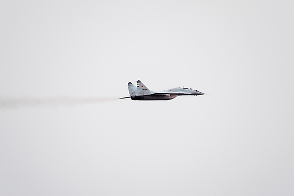 포토 JPG 해외이미지 구름 교통시설 하늘 비행기 기술 안테나 사람없음 파란색 우주 힘 공연 폭격 공격 충돌 항공 속도 군용 전쟁 쇼 제트기 육군 엔진 에어쇼 대패 소비에트 2017년 해외포토 자연요소 컬러 교통 통신 항공교통 모션 대중교통 군대 이벤트 연도 시설 파일형식 이미지허브