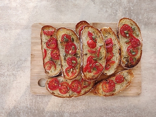 포토 JPG 해외이미지 전통 접시 유럽 문화 음식 빵 조각 잎 부분 탁자 부활절 쟁반 샌드위치 건강 요리 사람없음 초록색 갈색 주방 빵집 튀김 시골 오븐 맛 아침식사 은색 자르기 굽기 허브 햄 슬라이스 간 소금 레시피 핸드메이드 해외포토 식물 식기 기념일 나라 컬러 가구 컨셉 모션 육류 상점 식사 가전제품 장기_의학 구이 파일형식 이미지허브