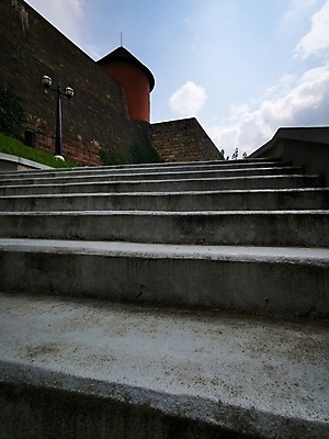 포토 JPG 해외이미지 구름 얼굴 벽 시계 백그라운드 인터넷 텍스트 가족 자동차 탁자 하늘 벽돌 거리 주택 서기 사람 앉기 사람없음 야외 건물 목재 사무실 계단 방 바위 역사 큼 주차 사인 그만 옛날 해외포토 자연요소 나무 건축물 육상교통 가구 비즈니스 재료 관계 모션 신체부위 돌_바위 크기 파일형식 이미지허브
