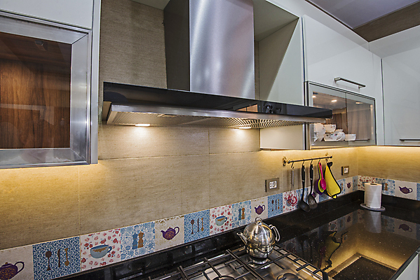 포토 JPG 해외이미지 가구 건축양식 주전자 아파트 주택 실내 굴뚝 사람없음 내부 장식 빛 인테리어 터치패드 금속 주방 검은색 기계 회색 고급 은색 묘사 필터 해외포토 디자인 건축 컬러 생활용품 컨셉 재질 주방용품 건물 파일형식 이미지허브