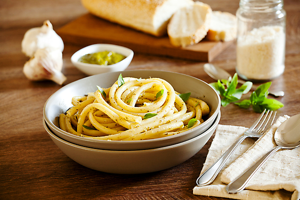 포토 JPG 해외이미지 식기 접시 음식 빵 치즈 파스타 실내 건강 마늘 요리 사람없음 초록색 컬러풀 갈색 노란색 주방 검은색 식사 저녁식사 이탈리아 흰색 신선 뜨거움 사발 허브 유기농 바질 점심식사 입가심 채식주의자 핸드메이드 비건 해외포토 식물 웰빙 유럽 컬러 채소 유제품 서양음식 내부 사기그릇 채식 파일형식 이미지허브