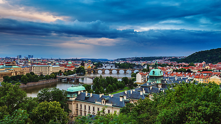 포토 JPG 해외이미지 유럽 문화 여행 건축양식 하늘 휴가 사람없음 야외 물 여름 파란색 관광지 강 도시풍경 햇빛 태양 교회 탑 맑음 봄 세계문화유산 도시 중세 역사 심볼 체코 프라하 타운 동유럽 고딕 랜드마크 명승지 보헤미아 카피스페이스 해외포토 자연요소 건축물 계절 건축 나라 컬러 종교건축 날씨 풍경 건물 공백 문화재 파일형식 이미지허브