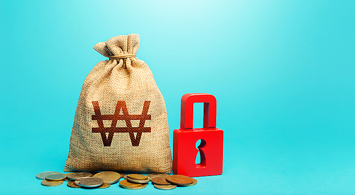 포토 JPG 해외이미지 컨셉 돈 자물쇠 사람없음 금융 경제 동전 원화 돈자루 파란배경 해외포토 백그라운드 파란색 재산 파일형식 이미지허브