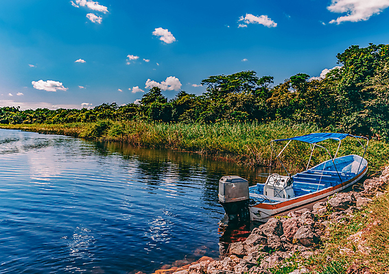 포토 JPG 해외이미지 나무 구름 호수 선 바다 여행 비즈니스 자연 하늘 휴가 산 주택 파노라마 풍경 사람없음 초록색 물 여름 파란색 강 태양 반사 봄 연못 보트 숲 암초 엔진 해외포토 자연요소 식물 계절 컬러 배_교통 촬영기법 건물 생태계 파일형식 이미지허브