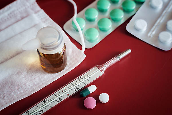 포토 JPG 해외이미지 백그라운드 포장 유리병 주사기 사람없음 빨간색 알약 약 건강관리 고통 환자 의사 물방울 온도계 예방 해외포토 감정 컬러 의학 의료기기 병_용기 건강 관리 의료진 파일형식 이미지허브