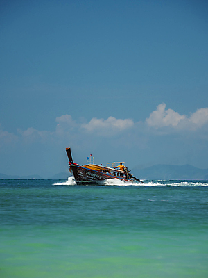 포토 JPG 해외이미지 전통 아시아 모래 파도 바다 여행 태국 하늘 휴가 동양인 사람없음 초록색 물 파란색 태양 맑음 흰색 보트 언덕 꼬리 석회암 안다만 이국적 터키석 파라다이스 해외포토 자연요소 나라 컬러 배_교통 날씨 인종 암석 보석 파일형식 이미지허브