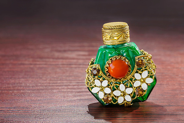 포토 JPG 해외이미지 전통 문화 탁자 미술 동양인 사람없음 목재 장식 빨간색 초록색 금속 어둠 수확 골동품 흰색 화려 역사 고급 우아함 작음 컨테이너 보석 향수 오브젝트 복고 향기 동쪽 놋쇠 백자 옛날 핸드메이드 해외포토 나무 산업 컬러 가구 컨셉 농업 재료 재질 문화예술 인종 화장품 도자기 크기 광석 방향 냄새 파일형식 이미지허브