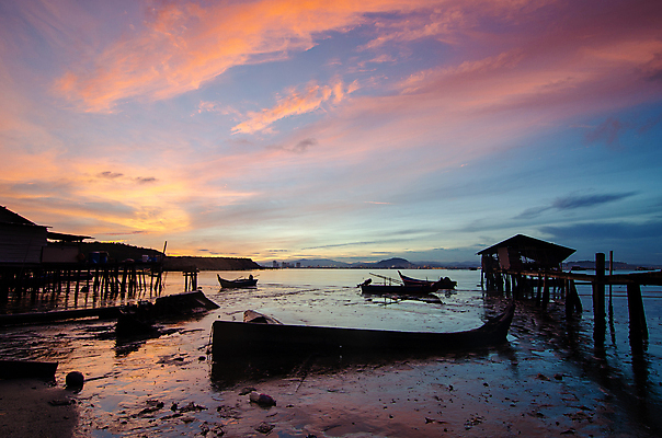 포토 JPG 해외이미지 구름 바다 조각 섬 오렌지 자연 조류 하늘 아침 휴식 풍경 사람없음 태양 평화 일출 화목 보트 방파제 비둘기 말레이시아 해외포토 주간 자연요소 동물 공공시설 아시아 컨셉 배_교통 과일 노을 생태계 파일형식 이미지허브
