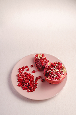 포토 JPG 해외이미지 접시 사람없음 석류 석류알 분홍색배경 해외포토 식기 분홍색 백그라운드 과일 파일형식 이미지허브
