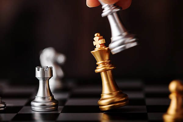 포토 JPG 해외이미지 직업 스포츠 조각 컨셉 비즈니스 모션 놀이 성공 설계 기술 취미 사람없음 힘 경쟁 도전 게임 우승 그룹 황금 체스 선택 은색 계획 위험 대표 공격 왕 리더 싸움 패배 체스판 전략 장군 단계 여왕 경영 방법 지능 해외포토 컬러 최고 파일형식 이미지허브