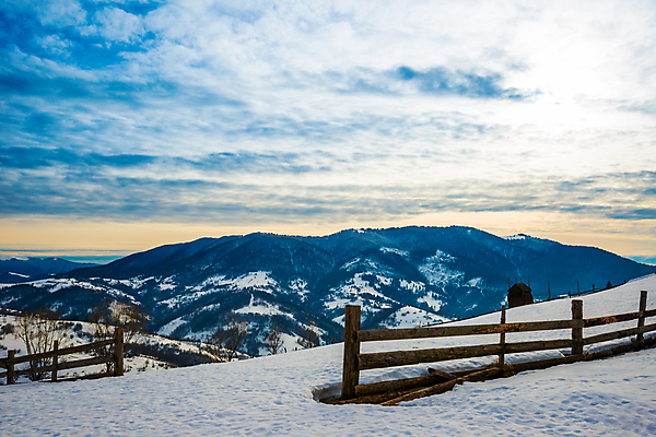 포토 JPG 해외이미지 계절 유럽 여행 백그라운드 겨울 자연 하늘 휴가 산 파노라마 풍경 사람없음 야외 파란색 울타리 우주 환경 냉동 얼음 황혼 일몰 하이킹 추위 흰색 시골 야간 신비 서리 북쪽 내추럴 절정 폭설 눈내림 가문비나무 해외포토 자연요소 나무 나라 컬러 컨셉 레저 눈_날씨 촬영기법 담장 노을 자연재해 방향 생태계 파일형식 이미지허브