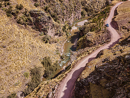 포토 JPG 해외이미지 도로 길 지구 여행 교통시설 자연 산 건조 안테나 풍경 경사 사람없음 야외 여름 미국 사막 시골 위험 라틴아메리카 땅 고도 먼지 암초 멀리 느림 남쪽 산악지대 드론 방법 어려움 페루 해외포토 계절 교통 컨셉 북아메리카 통신 아메리카 남아메리카 방향 시설 생태계 파일형식 이미지허브