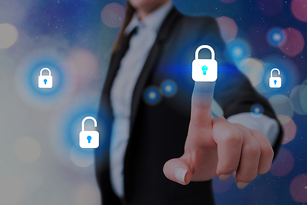 포토 JPG 해외이미지 컨셉 인터넷 비즈니스 통신 자물쇠 안전 사람없음 그래픽 스마트폰 컴퓨터 디지털 스크린 자료 웹 정보 네트워크 속임수 바이러스 암호 어플리케이션 보호 연결 사이버 무선전화기 스마트 잠금 보안 시스템 방패 온라인 방화벽 백신 사생활 소프트웨어 제어 프로그램 해외포토 의학 전자제품 핸드폰 스마트기기 전화기 파일형식 이미지허브