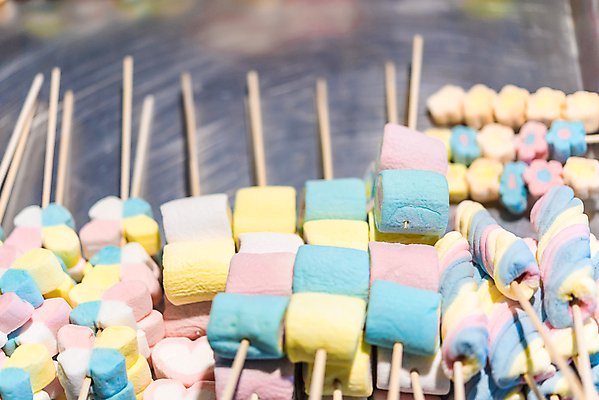 포토 JPG 해외이미지 음식 분홍색 패턴 탁자 디저트 거리 사탕 요리 사람없음 목재 컬러풀 쌓기 과자 식당 초콜릿 흰색 대접 막대기 그룹 시장 달콤 맛 폐기물 정상 큼 설탕 먹기 오브젝트 질감 부드러움 칼로리 솜털 흙더미 충동구매 마시멜로우 길거리음식 어려움 파스텔톤 해로움 해외포토 나무 컬러 가구 컨셉 무늬 재료 모션 쇼핑 상점 흙 감각 쓰레기 크기 과소비 파일형식 더미 이미지허브