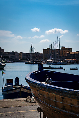 포토 JPG 해외이미지 유럽 바다 여행 요트 건축양식 하늘 휴가 해변 사람없음 야외 물 햇빛 항구 이탈리아 도시 어선 보트 지중해 포트 타운 옛날 해외포토 자연요소 건축 나라 배_교통 교통시설 태양 파일형식 이미지허브
