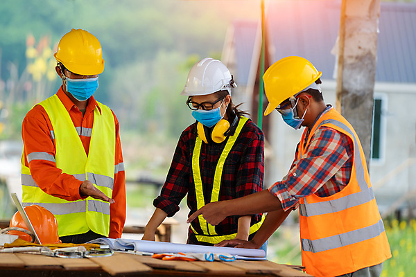 포토 JPG 해외이미지 직업 여자 행복 비즈니스 건축양식 성공 설계 직장 대화 서기 안전 사람 세명 사무실 업무 작업 비즈니스우먼 그룹 엔지니어 감독 계획 안전모 헬멧 건축가 토론 디자이너 동료 청사진 공학 개발 건축업자 프로젝트 브레인스토밍 해외포토 교육 건축 감정 컨셉 회사 관계 모션 말하기 직장인 기술자 안전장비 보호장비 파일형식 이미지허브