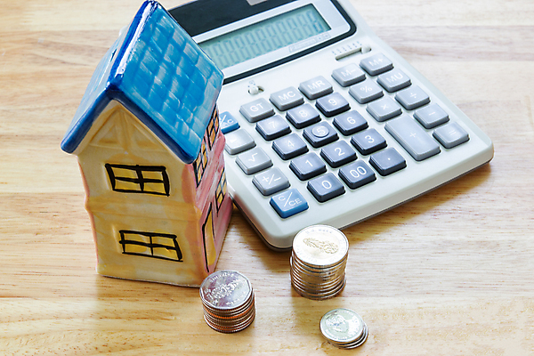 포토 JPG 해외이미지 모델 산업 컨셉 돈 비즈니스 가족 주택 사람없음 건물 금융 세일 동전 저축 계산기 잡기 플랫 구매 작음 흰배경 투자 대출 복제 해외포토 건축물 백그라운드 관계 모션 문구용품 경제 쇼핑 장비 흰색 재산 크기 파일형식 이미지허브