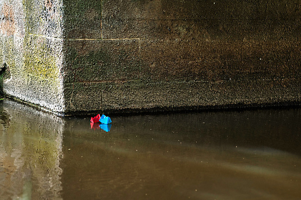 포토 JPG 해외이미지 종이 선 여행 결혼 백그라운드 컨셉 비즈니스 성공 추상 항해 사람없음 빨간색 물 파란색 강 장난감 업무 보트 오브젝트 종이접기 고립 오리지널 해외포토 자연요소 컬러 무늬 배_교통 이벤트 작업 접기 파일형식 이미지허브