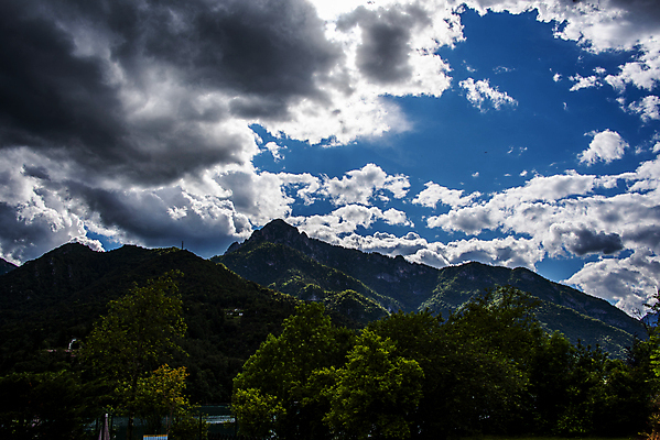 포토 JPG 해외이미지 나무 구름 유럽 호수 여행 자연 하늘 휴가 산 주택 파노라마 풍경 사람없음 야외 초록색 물 여름 파란색 환경 계곡 이탈리아 하이킹 숲 언덕 휴양지 알프스 장면 타운 천국 내추럴 해외포토 자연요소 식물 계절 나라 컬러 레저 촬영기법 건물 장소 도시 생태계 파일형식 이미지허브