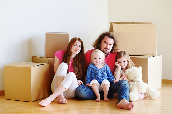 포토 JPG 해외이미지 백인 라이프스타일 남자 딸 행복 어린이 포즈 곰 가족 모션 엄마 부동산 새로움 바닥 주택 함께함 실내 미소 사람 앉기 여러명 성인 가로 친구 상자 장난감 4 아빠 재산 흥분 형제 언니 짐싸기 판지 삭제 진짜 많음 해외포토 서양인 동물 감정 다수 컨셉 포유류 관계 표정 내부 건물 생활 금융 숫자 자매 파일형식 이미지허브