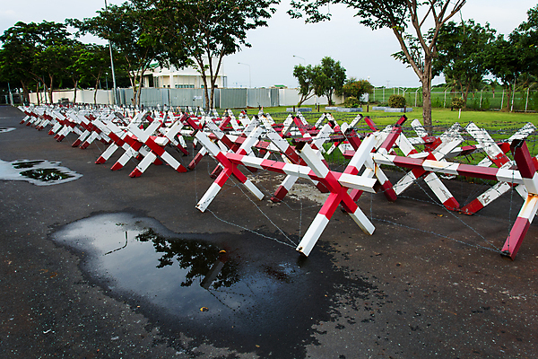포토 JPG 해외이미지 길 백그라운드 패턴 추상 거리 사람없음 흰색 경계선 플라스틱 탈출 심볼 경계 사인 질감 윤곽 반사경 경고문 돌봄 해외포토 선 컬러 컨셉 무늬 모션 재질 경고 파일형식 이미지허브