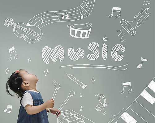 PSD 편집이미지 응시 여자 악기 음악 포토일러 한명 사람 상반신 한국인 아기 건반 건반악기 악보 북 음악교육 실로폰 여자아기한명만 이미지편집 1 시선 교육 문화예술 타악기 동양인 여자한명만 여자아기만 파일형식