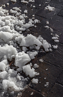 포토 JPG 해외이미지 계절 도로 겨울 자연 날씨 거리 사람없음 야외 세로 물 빛 태양 반사 맑음 얼음 봄 젖음 추위 흰색 도시 웅덩이 내추럴 종료 땅바닥 해외포토 자연요소 길 컬러 교통시설 바닥 생태계 파일형식 이미지허브