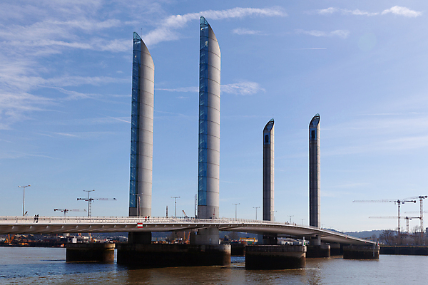 포토 JPG 해외이미지 유럽 건축양식 창문 교통시설 지붕 거리 주택 안테나 굴뚝 사람없음 건물 파란색 강 프랑스 도시 센터 역사 타운 옛날 해외포토 건축물 건축 나라 컬러 교통 통신 시설 파일형식 이미지허브