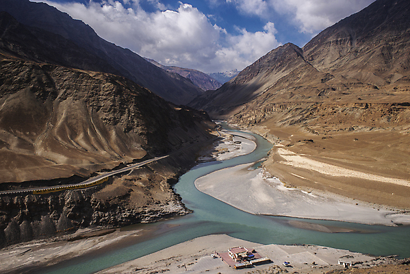 포토 JPG 해외이미지 구름 여행 자연 하늘 산 건조 풍경 사람없음 야외 물 환경 고요 멀리 지리 산맥 해외포토 자연요소 생태계 파일형식 이미지허브