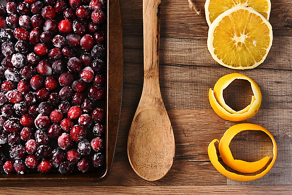 포토 JPG 해외이미지 전통 열매 음식 조각 오렌지 탁자 휴가 요리 사람없음 목재 빨간색 숟가락 껍질 기구 신선 사발 달콤 설탕 잔치 추수감사절 시트 크랜베리 타르트 카피스페이스 해외포토 나무 식물 기독교 빵 컬러 가구 과일 재료 수저 공백 사기그릇 맛 파이_빵 파일형식 이미지허브