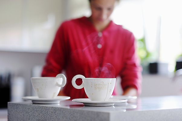 포토 JPG 해외이미지 백인 영어 음료 음식 2 티타임 영국 실내 건강 성인 사람없음 컵 빨간색 초록색 세트 검은색 흰색 신선 뜨거움 우아함 맛 아침식사 민트 허브 컵받침 서비스 상쾌 설정 백자 무알코올 해외포토 서양인 식물 문자 식기 감정 유럽 컬러 컨셉 휴식 사람 내부 식사 도자기 받침대 파일형식 이미지허브