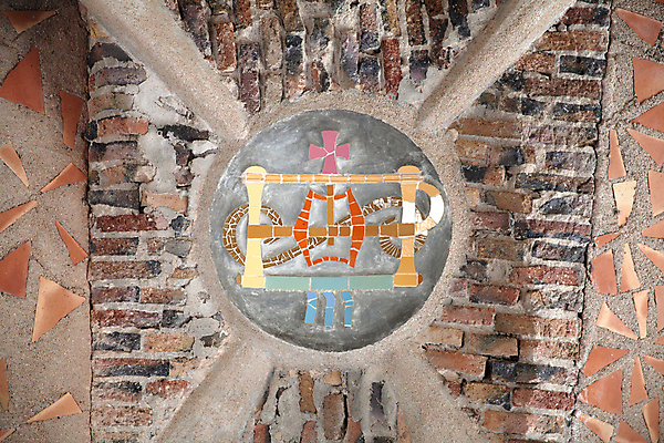 포토 JPG 해외이미지 유럽 여행 나비 십자가 건축양식 부분 창문 유리 미술 사람없음 야외 초록색 컬러풀 교회 바위 얼룩 스페인 큼 천장 모자이크 첨탑 바르셀로나 고딕 스페인어 해외포토 건축 나라 컬러 곤충 종교건축 재질 문화예술 건물 탑 돌_바위 크기 파일형식 이미지허브