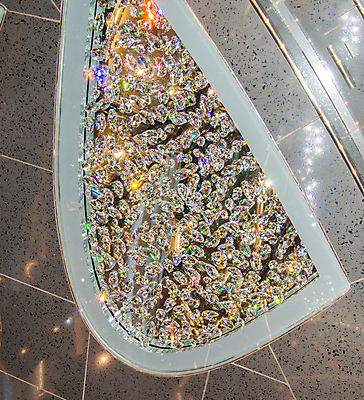 포토 JPG 해외이미지 디자인 벽 여행 백그라운드 크리스마스 돈 패턴 유리 휴가 바닥 실내 미술 사람없음 내부 장식 빛 반짝임 반사 우주 바위 투명 화려 휴게실 재산 고급 우아함 수리 크루즈 보석 하이테크 샹들리에 다이아몬드 결정체 해외포토 기념일 컨셉 무늬 배_교통 모션 재질 문화예술 조명 기술 금융 돌_바위 광석 파일형식 이미지허브