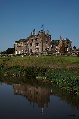 포토 JPG 해외이미지 나무 전통 영어 공원 호수 밭 건축양식 하늘 영국 잉글랜드 사람없음 건물 물 파란색 강 태양 반사 시골 요크셔테리어 방문 땅바닥 옛날 인기 전국 해외포토 자연요소 식물 문자 건축물 공공시설 건축 유럽 컬러 농업 바닥 테리어 파일형식 이미지허브