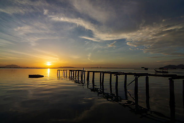 포토 JPG 해외이미지 계절 아침 휴가 휴식 풍경 사람없음 목재 물 여름 빛 햇빛 태양 평화 일출 침묵 시골 속도 혼자 해외포토 주간 자연요소 나무 컨셉 재료 노을 소리 파일형식 이미지허브