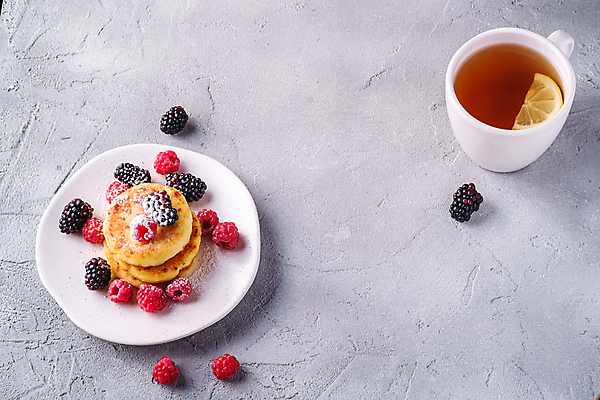 포토 JPG 해외이미지 접시 회색배경 사람없음 달콤 레몬 산딸기 블랙베리 팬케이크 콘크리트 카피스페이스 해외포토 식기 백그라운드 과일 케이크 공백 회색 맛 파일형식 이미지허브