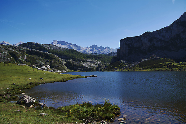 포토 JPG 해외이미지 라이프스타일 공원 유럽 호수 여행 자연 하늘 휴가 산 풍경 사람없음 야외 가로 초록색 물 여름 파란색 반사 환경 계곡 맑음 봄 시골 스페인 언덕 만족 석호 내추럴 산악지대 무료 스페인어 절정 해외포토 자연요소 계절 공공시설 감정 나라 컬러 날씨 생활 생태계 파일형식 이미지허브