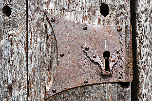 포토 JPG 해외이미지 디자인 가구 건축양식 날씨 출입구 주택 손잡이 안전 사람없음 목재 교회 문 금속 골동품 역사 핸들 철 묘사 부식 잠금 보안 대문 볼트 열쇠구멍 옛날 해외포토 나무 건축 생활용품 재료 종교건축 재질 건물 공구 파일형식 이미지허브