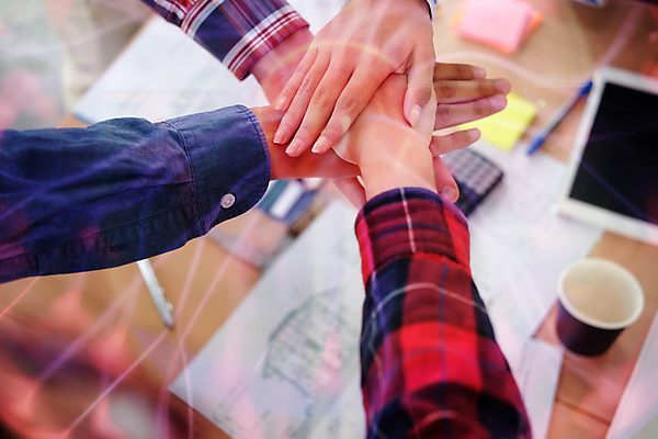 포토 JPG 해외이미지 직업 손 남자 비즈니스 성공 회의 직장 함께함 사람 여러명 사무실 화목 힘 거래 터치 인사 업무 작업 도움 비즈니스맨 비즈니스우먼 그룹 작업실 연결 동료 경영 지원 통일 프로젝트 헬프 콜라보레이션 해외포토 여자 다수 컨셉 회사 관계 신체부위 예절 직장인 파일형식 이미지허브