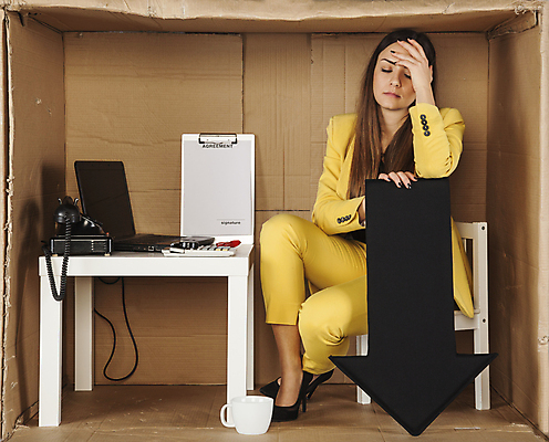 포토 JPG 해외이미지 전신 백인 여자 의자 탁자 한명 앉기 성인 옆모습 노트북 상자 사무실 업무 비즈니스우먼 전화기 갇힘 답답함 성인여자한명만 해외포토 서양인 1 뷰포인트 가구 비즈니스 모션 사람 전자제품 작업 직장인 감각 여자한명만 성인여자만 파일형식 이미지허브