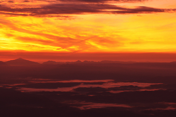 포토 JPG 해외이미지 구름 백그라운드 패턴 오렌지 자연 하늘 아침 날씨 추상 기술 풍경 사람없음 야외 가로 여름 빛 컬러풀 햇빛 태양 노란색 일출 어둠 황혼 일몰 새벽 황금 저녁 질감 장면 천국 강렬 해외포토 주간 자연요소 계절 컬러 무늬 과일 노을 야간 생태계 파일형식 이미지허브