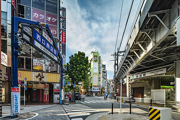 포토 JPG 해외이미지 여행 비즈니스 거리 광고판 사람 사람없음 야외 파란색 걷기 상점 금속 식당 일본 도쿄 사인 아치 대문 테이크아웃 소매 서명 해외포토 아시아 컬러 모션 재질 알림판 문 판 파일형식 이미지허브
